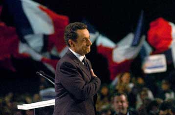 Την «ευχή» του Σιράκ αναμένει ο Σαρκοζί, τοπίο στην …ομίχλη η προεκλογική Γαλλία