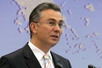 To βιβλίο Ιστορίας θα κριθεί από επιστήμονες, απαντά η κυβέρνηση στον Αρχιεπίσκοπο