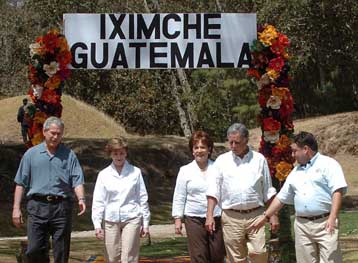 Ελεύθερο εμπόριο και φτώχεια στο επίκεντρο της επίσκεψης Μπους στη Γουατεμάλα