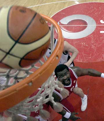 Δύσκολες έξοδοι για Ολυμπιακό και Αρη την Τετάρτη σε Μόσχα και Τρεβίζο