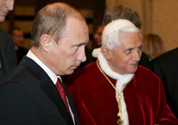 Οι σχέσεις Κρεμλίνου-Βατικανού στο επίκεντρο της συνάντησης του Β.Πούτιν με τον Πάπα