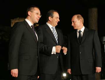 Κάτω από δρακόντεια μέτρα ασφαλείας έφτασε ο Βλαντιμίρ Πούτιν στην Αθήνα