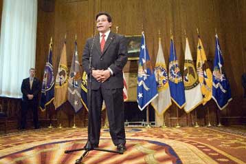 Στη δίνη σκανδάλου με απολύσεις εισαγγελέων στροβιλίζεται ο Λευκός Οίκος