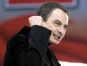 Τρία χρόνια στην εξουσία ο Θαπατέρο με τις δημοσκοπήσεις να του δίνουν προβάδισμα