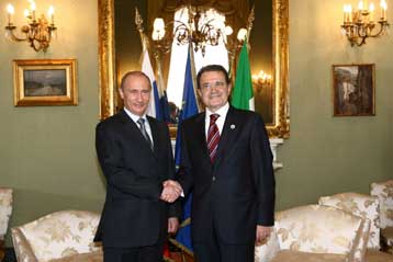 Να ξεκινήσει ο διάλογος μεταξύ Ρωσίας και ΕΕ, ζήτησαν Πρόντι και Πούτιν