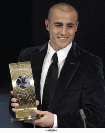 Σαρώνει τα βραβεία ο Καναβάρο, παρέλαβε και το FIFPro