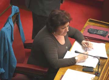 Δεν αποσύρεται το βιβλίο Ιστορίας της Στ Δημοτικού, ξεκαθάρισε η Μ.Γιαννάκου