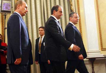 Θετικό το ΠΑΣΟΚ, αρνητική η Αριστερά στη συμφωνία για τον αγωγό Μπουργκάς-Αλεξανδρούπολη