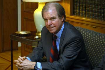 Για τον «φορητό των 100 δολαρίων» συζήτησε ο πρωθυπουργός με τον Ν.Νεγκροπόντε