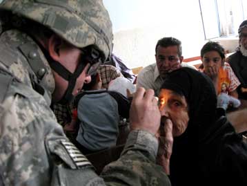 Θάνατοι και σκηνές πανικού σε επιθέσεις καμικάζι με βόμβες χλωρίου στο Ιράκ