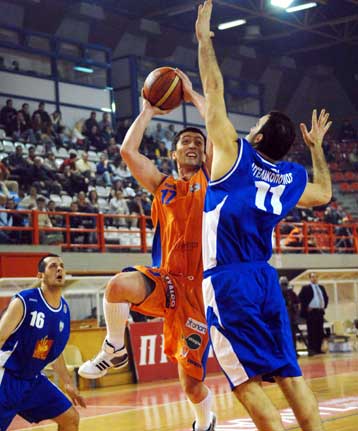 Με το ροζ φύλλο έφυγε από την Λάρισα το Αιγάλεω με 83-75 επί της Ολύμπιας