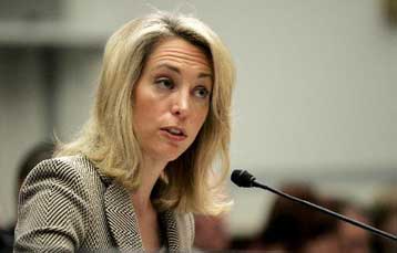 Για «προδοσία» εγκαλεί Λευκό Οίκο και Στέιτ Ντιπάρτμεντ η πρώην πράκτορας της CIA