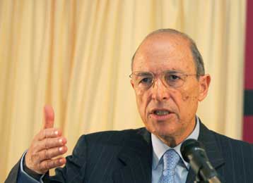 Αγνοια και επαρχιωτισμό βλέπει στους ευρωπαϊκούς χειρισμούς Καραμανλή ο Κ.Σημίτης