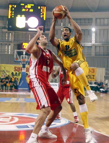 Ο Αρης «έπιασε» τον Ολυμπιακό, νίκες για Παναθηναϊκό και Πανιώνιο