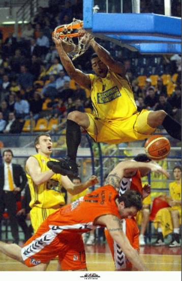 Έπιασε την δεύτερη θέση ο Αρης με 70-59 επί του Ολυμπιακού