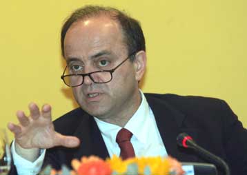 Πλήρης κάλυψη από την κυβέρνηση στον Σ.Τσιτουρίδη, που περνά στην αντεπίθεση