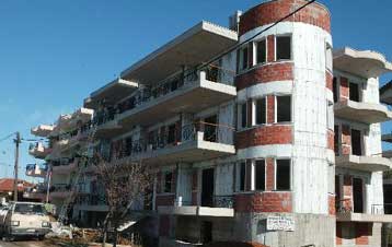 Μείωση ζήτησης με ταυτόχρονη αύξηση τιμών λόγω φορολογίας στην αγορά ακινήτων