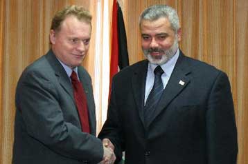 «Ράγισε» το εμπάργκο στις διπλωματικές επαφές της Δύσης με τους Παλαιστινίους