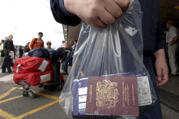 Δέκα χιλιάδες διαβατήρια στα χέρια απατεώνων στη Βρετανία