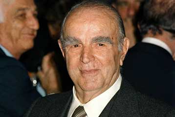 Την προσφορά του Κωνσταντίνου Καραμανλή εξήραν ο πρωθυπουργός και τα κόμματα