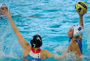 Εντυπωσιακή εμφάνιση της εθνικής πόλο γυναικών και νίκη επί της Ολλανδίας με 14-7