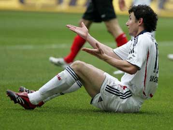 Μειώθηκε κατά μία αγωνιστική η ποινή του Φαν Μπόμελ, παίζει στη ρεβάνς με Μίλαν