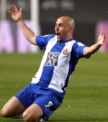 Ψηλά ο Ντε Λα Πένια στη λίστα της ΑΕΚ, που «τσεκάρει» Τσέχους και Σλοβάκους διεθνείς