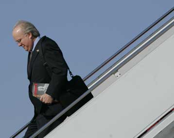 Επιτροπή της Βουλής των Αντιπροσώπων εγκρίνει κλητεύσεις προς συμβούλους του Μπους