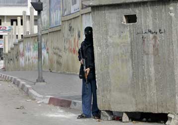 Ένας νεκρός από συγκρούσεις ανάμεσα στη Φατάχ και στη Χαμάς