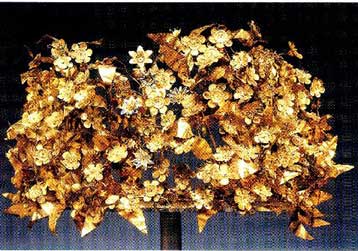 Επεστράφησαν από το Μουσείο Γκετί το χρυσό στεφάνι και η αρχαϊκή Κόρη