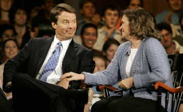 Συνεχίζει την πολιτική εκστρατεία ο Τζ.Έντουαρντς, παρά τον καρκίνο της συζύγου του