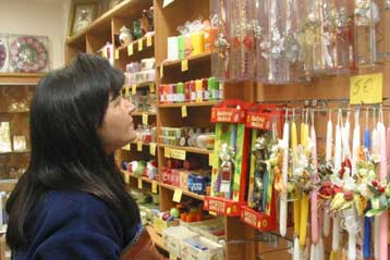 Σε εφαρμογή το εορταστικό ωράριο στα καταστήματα