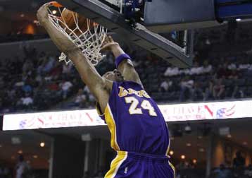 Έγραψε ιστορία ο Μπράιαντ, 121-119 οι Λέικερς τους Γκρίζλις