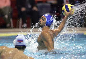 Η εθνική ανδρών ηττήθηκε 8-7 από την Ισπανία και έδωσε ραντεβού με την Ρουμανία