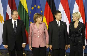 Η Ευρώπη έχει τη δύναμη να κινηθεί με αποφασιστικότητα στο μέλλον, λέει ο Κ.Καραμανλής