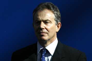 «Πολύ σοβαρή» χαρακτηρίζει ο Μπλερ την κράτηση των 15 Βρετανών ναυτών από το Ιράν