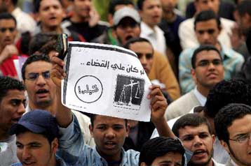 Εν μέσω σφοδρών επικρίσεων το δημοψήφισμα για συνταγματικές αλλαγές στην Αίγυπτο