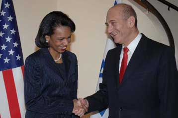 Σε ρόλο διαμεσολαβητή η Ράις συνεχίζει τις διπλωματικές επαφές στη Μέση Ανατολή