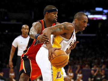 Πέμπτη διαδοχική νίκη για τους Λέικερς, 115-113 τους Γουόριορς