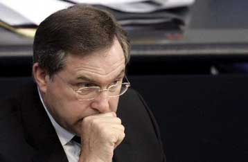 Στηρίζει την αντιπυραυλική ασπίδα των ΗΠΑ ο συντηρητικός Γερμανός υπ.Αμυνας