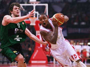 Αγώνας δρόμου στον Ολυμπιακό για να προλάβει ο Χόσκιν τις αναμετρήσεις με την Ταού