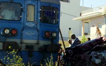 Ένας νεκρός σε σύγκρουση επιβατικής αμαξοστοιχίας με Ι.Χ. στα Διαβατά Θεσσαλονίκης