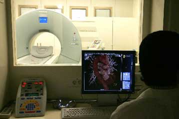 Τριπλασιάζονται οι τιμές των ιατρικών εξετάσεων που καλύπτουν τα Tαμεία