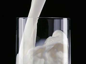 ΦΑΓΕ και ΣΕΒΓΑΠ διαχωρίζουν τη θέση τους στην υπόθεση του «καρτέλ» γάλακτος