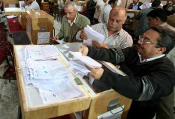 Συντριπτικό «ναι» με συντριπτική αποχή στο αμφιλεγόμενο δημοψήφισμα στην Αίγυπτο