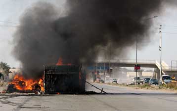 Δεκάδες οι νεκροί από βομβιστικές επιθέσεις σε διάφορα σημεία του Ιράκ