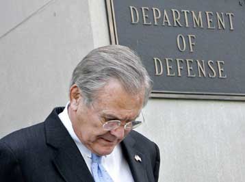 Δικαστική απόφαση «αθωώνει» τον Ράμσφελντ για τα βασανιστήρια σε ξένες χώρες