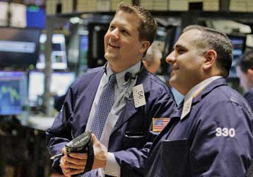 Πτώση στη Γουόλ Στριτ, μικρή άνοδος στα ευρωπαϊκά χρηματιστήρια