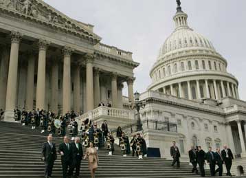 Καταληκτική ημερομηνία για αποχώρηση από το Ιράκ θέτει και η Γερουσία των ΗΠΑ
