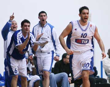 Βήμα προς τα πλέι-οφ έκανε ο Πανελλήνιος με 79-78 επί του Αμαρουσίου